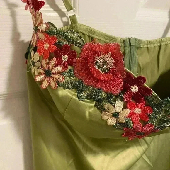Women's Slip Mini Dress Embroidered Daisy Lime Green Pink large - Picture 5 of 16